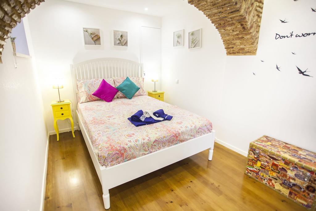 Typical Bairro Alto Apartment Lisbona Esterno foto