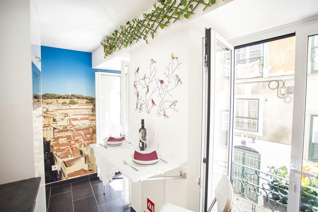 Typical Bairro Alto Apartment Lisbona Esterno foto