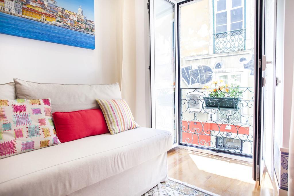 Typical Bairro Alto Apartment Lisbona Esterno foto